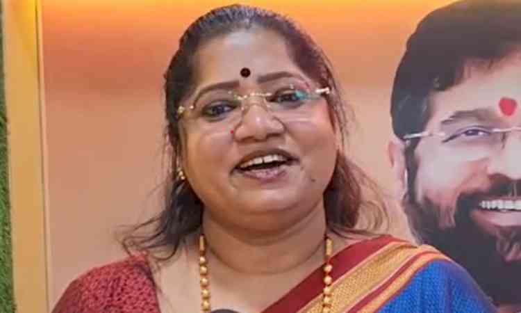 'Changing colours like chameleon': Shiv Sena MP on Uddhav, Maha CM sharing same flight