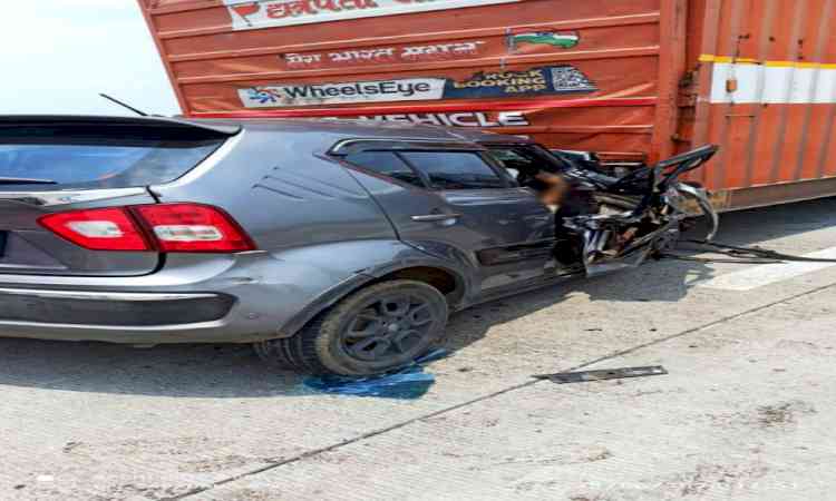 Maharashtra: 5 members of same family killed in severe truck-car collision