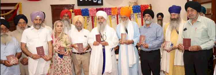 ‘Salok Mahala 9’ by Sri Guru Tegh Bahadur Ji Released in Punjabi, Hindi & English Translation by Ranjodh Singh