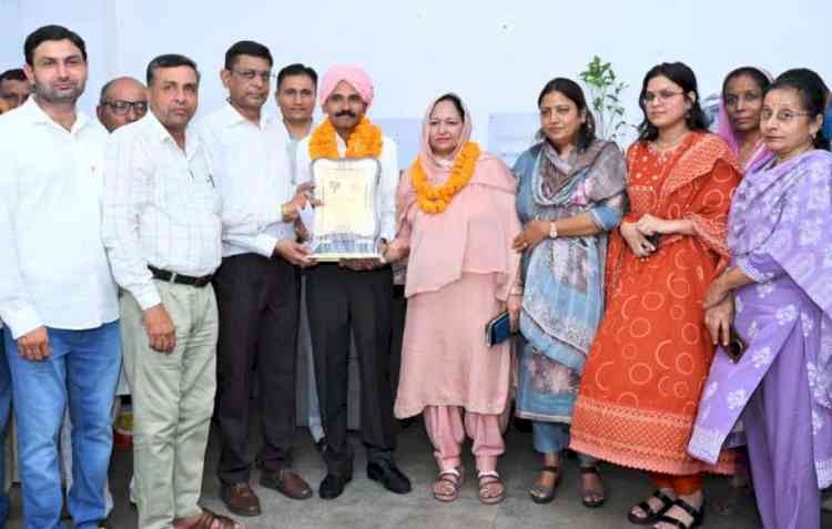 अधीक्षक कर्मवीर 25 वर्ष से अधिक की सेवा उपरांत सेवानिवृत