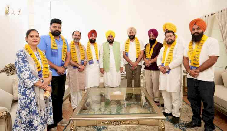 Congress Suffers Major Setback in Mukerian as Several Senior Leaders Join AAP