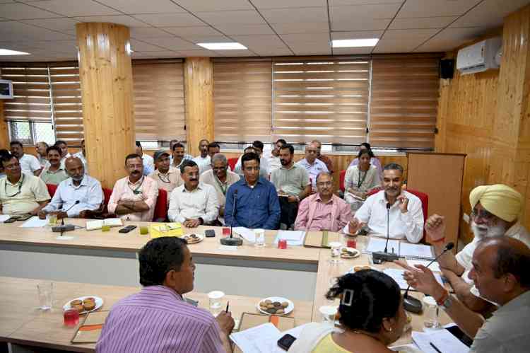 Vice-Chancellor Envisions Self-Sustainable University, Advocates Horti-Tourism at Neri Campus