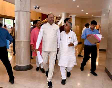 Zero royalty on inter-state sand transport, policy for all border districts: Maha Minister 