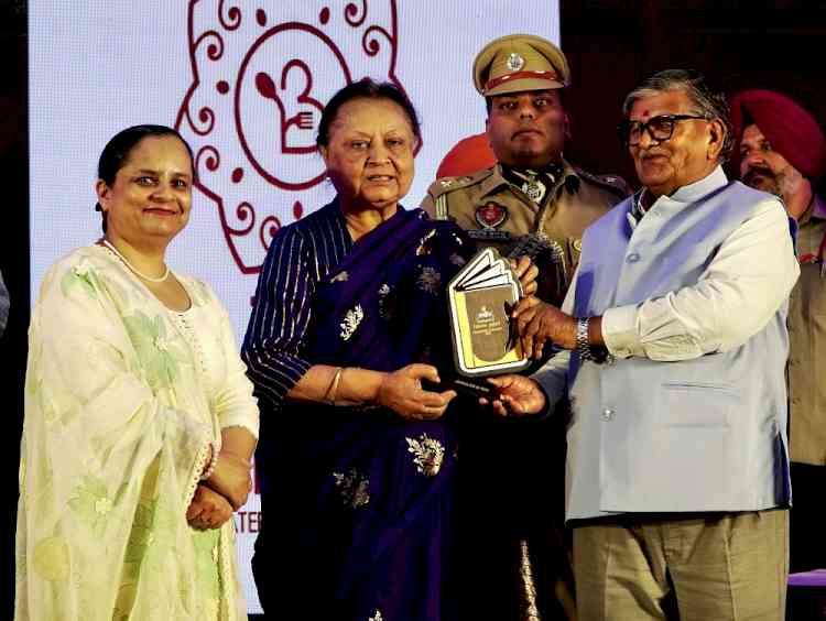 Punjab Governor Felicitates Paragon Senior Secondary School - 71 