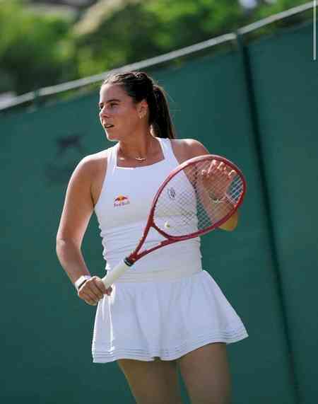 Wimbledon: Bouzkova, Navarro advance to third round with contrasting wins