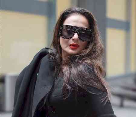 Ameesha Patel recalls fans not allowing Bobby Deol hug her during 'Humraaz': She belongs to your brother, Sunny