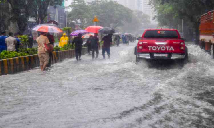 Monsoon fury batters Maharashtra; red alert in Mumbai, coastal districts
