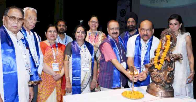 UHSR VC Dr. H.K. Aggarwal inaugurates the 'Roots and Wings' reunion ceremony of Anaesthesia Department