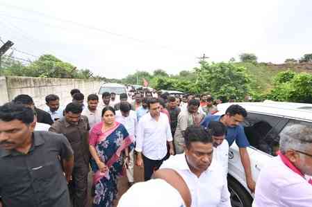 BRS leaders reach Kaleshwaram amid tension over police attempts to stop convoy