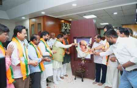 K'taka BJP pays tribute to Syama Prasad Mookerjee; Kumaraswamy says he dedicated his life to Bharat