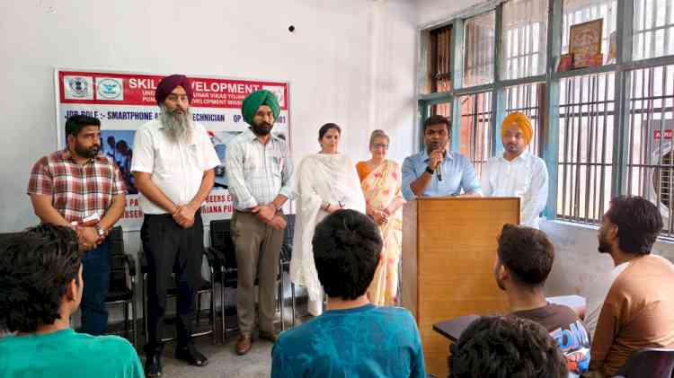 DC Himanshu Jain inaugurated training courses for 85 children of Ludhiana Observation Home-Hairdresser, Stylist and Smartphone Assembly Technician