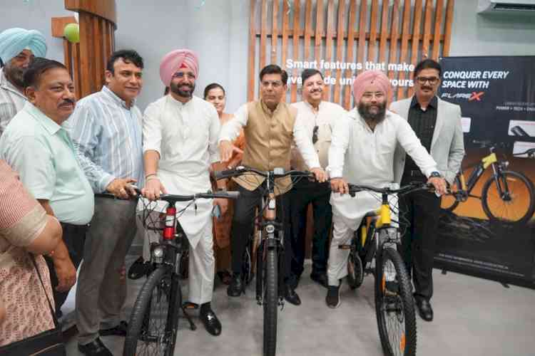 Chandigarh Mayor Saurabh Joshi Inaugurates Acer EV Showroom in Sector 22