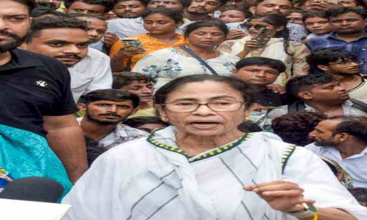 Mamata loses cool during protest march in Kolkata, slaps party worker
