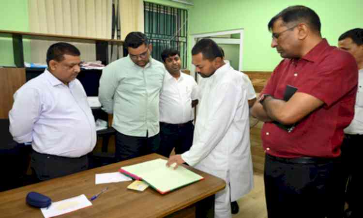 Bihar Health Minister cracks down on absentee doctors, warns against referring patients to private clinics
