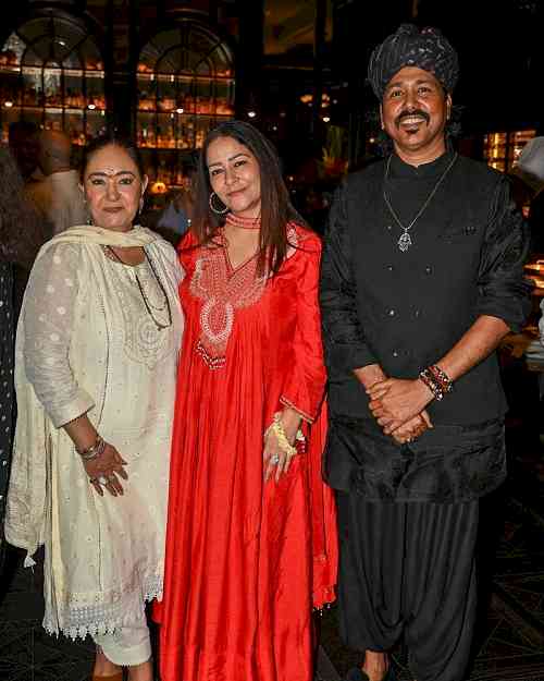 Aarti Mattu Strikes an Emotional Chord with 'Ghar Ki Mehfil'