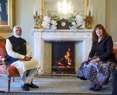 PM Modi meets Victoria Governor, discusses growing educational ties