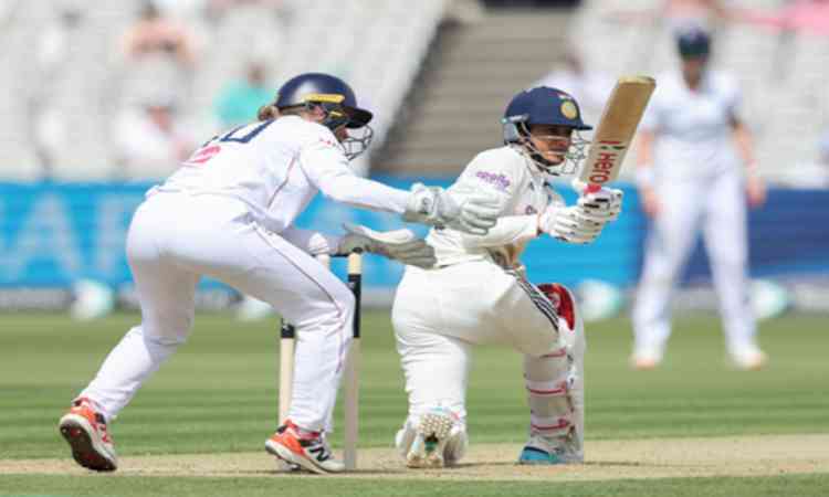 One-off Test: England fight back by removing Smriti, Harmanpreet, leave India at 202/5