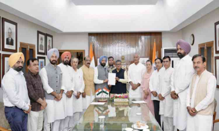 Punjab BJP submits memo to Governor, alleges official machinery abuse in civic polls