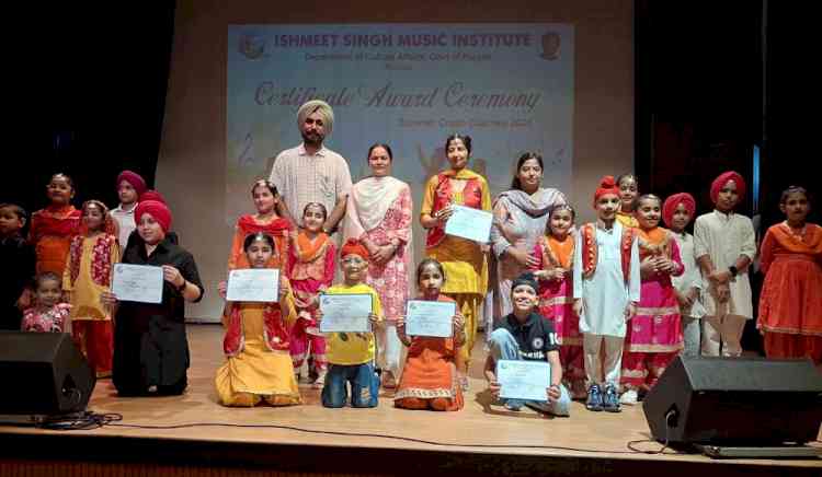 Ishmeet Singh Music Institute Holds Certificate Distribution Ceremony for Summer Crash Course