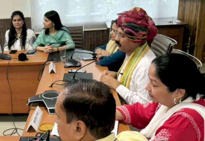 हर बीडीपीओ एक ग्राम पंचायत को गोद लेकर बनाए आदर्श पंचायतः डॉ. वीरेंद्र सिंह चौहान