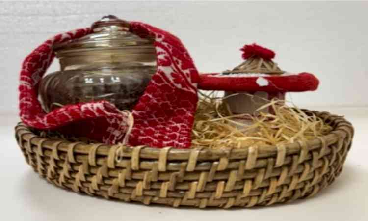 PM Modi presents rare tea, handicrafts, decoratives to Indonesia's President during visit