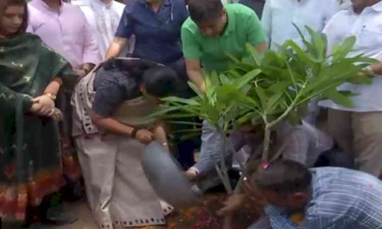 Delhi CM Gupta joins 70 lakh tree plantation drive, urges public participation in city’s mega afforestation campaign