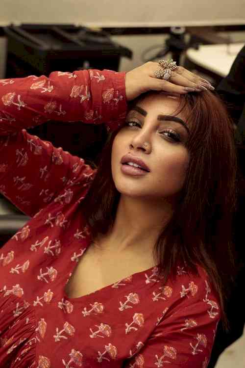 Arshi Khan Comes Out in Support of Shilpa Shinde