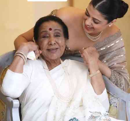 Zanai Bhosle says late grandmother Asha Bhosle 'comes in dreams', requests her to 'be happy up there'