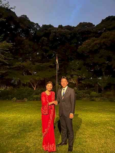 Japan and India pledge to strengthen defence ties 