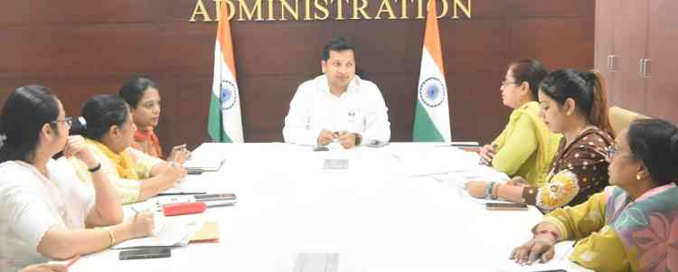 निर्धारित कार्यक्रम अनुसार हो बच्चों का टीकाकरणः डीसी सचिन गुप्ता