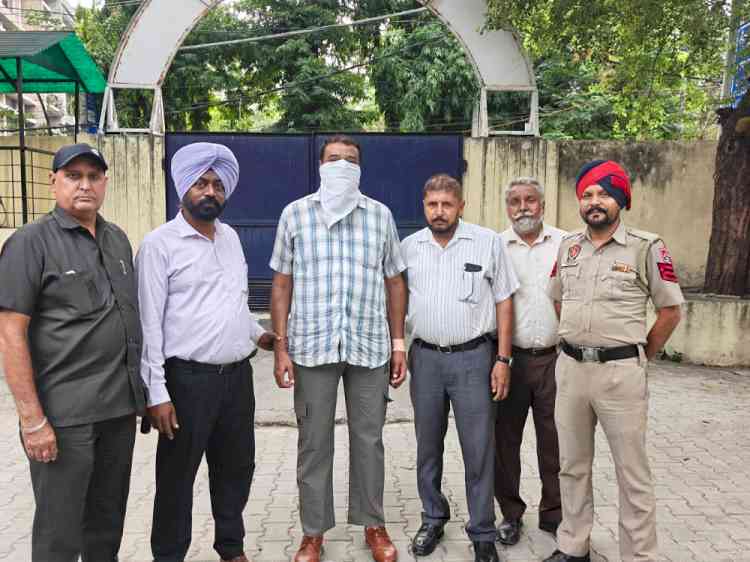 Vigilance Bureau nabs ASI red handed accepting bribe of Rs.10,000