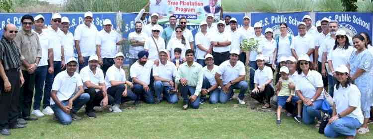 पौधरोपण अभियान के तहत 115 पौधे लगाकर दिया पर्यावरण संरक्षण का संदेश