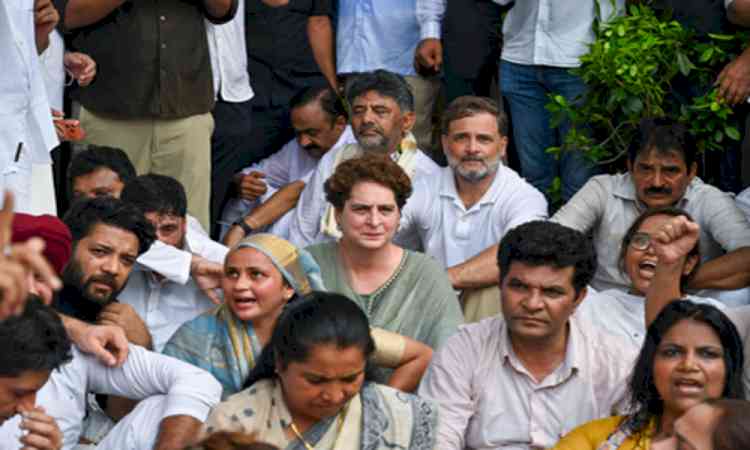 MP Congress backs Rahul Gandhi's protest, stages dharna at Assembly over students' issue