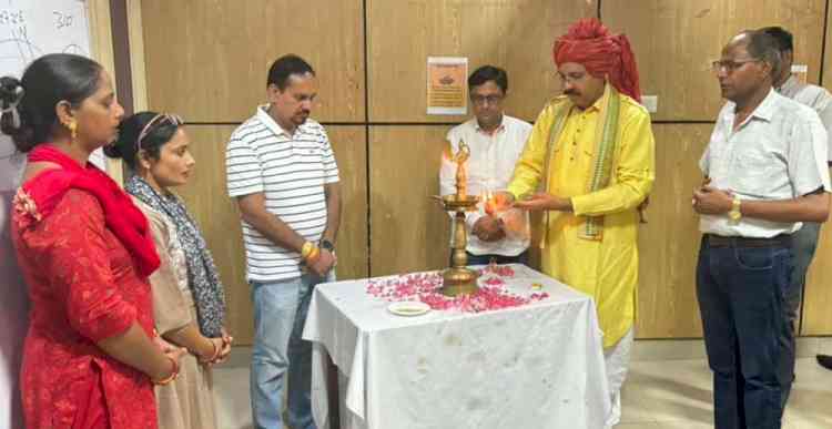देश के लगभग 10.5 करोड़ परिवार जुड़े स्वयं सहायता समूहों से, 3 करोड़ महिलाएं बनी लखपति दीदीः डॉ. वीरेंद्र सिंह चौहान