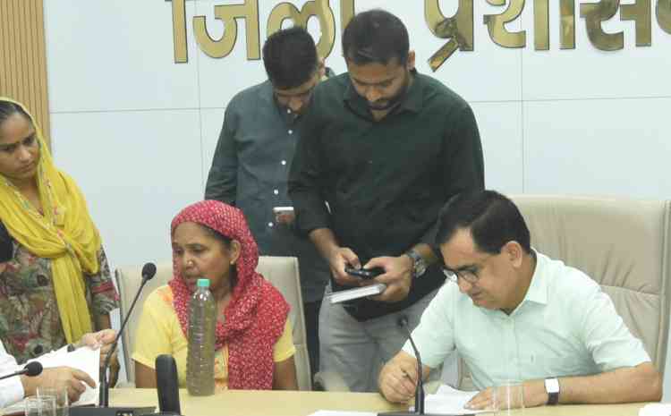 डीसी सचिन गुप्ता ने समाधान शिविरों की शिकायतों के समयबद्ध निस्तारण के लिए दिए आवश्यक दिशा-निर्देश