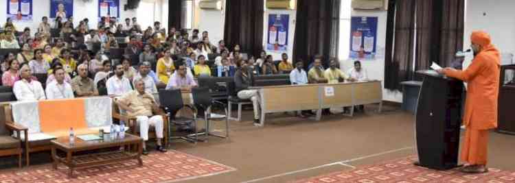 बीएमयू में गुणवत्तापूर्ण शिक्षा, एनईपी क्रियान्वयन और बेटियों की निःशुल्क शिक्षा पर विशेष जोरः कुलाधिपति महंत बालकनाथ