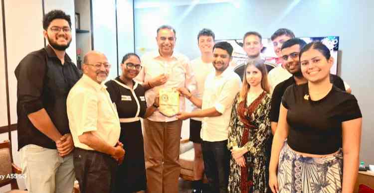 International Youth delegates Meet Senior BJP Leader Sanjay Tandon 