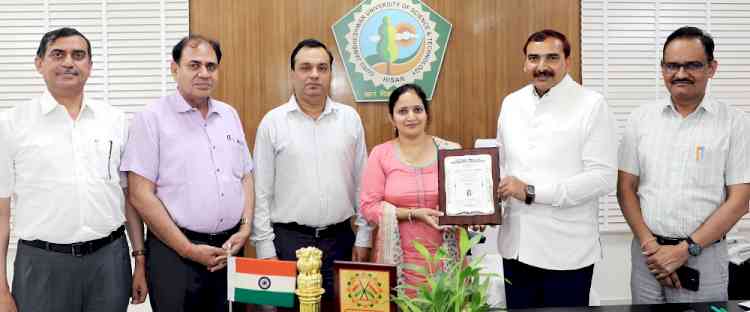 डॉ. प्रियंका को मिला डब्ल्यूएएमएस सोसाइटी उत्कृष्ट सेवा पुरस्कार