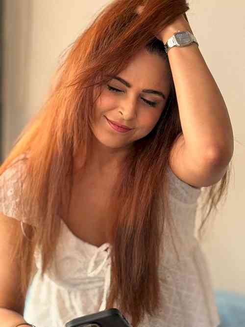 Breeze Adds to Madhurima Tuli’s Innocent Smile 