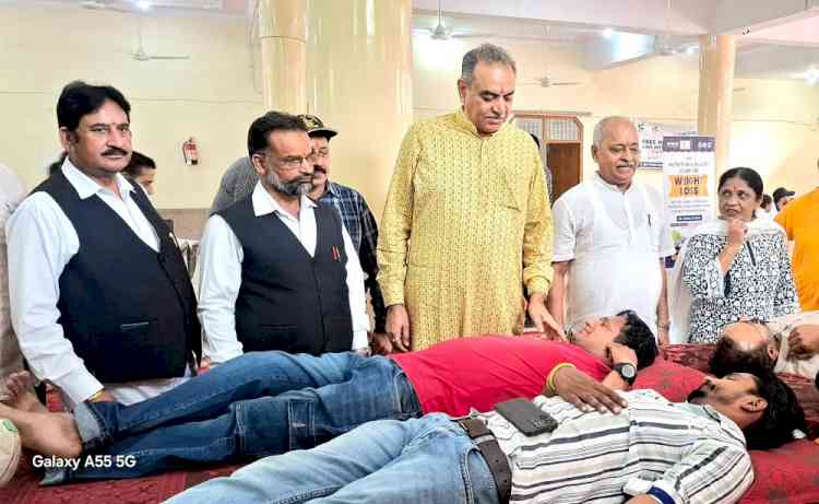 Chandrashekhar Azad Jayanti: Senior BJP Leader Sanjay Tandon participates as Chief Guest at blood donation camp