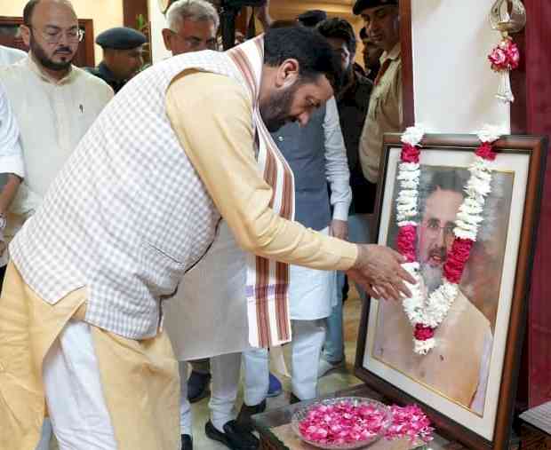 CM Nayab Singh Saini expresses Condolences on the Demise of Former MLA Kundu's Father Late Zile Singh and Eminent Cardiologist Dr. Aditya Batra