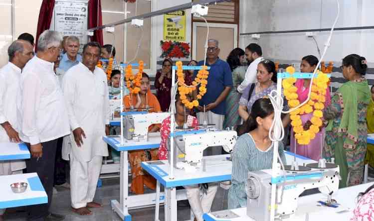 महिलाओं के कौशल विकास एवं आत्मनिर्भरता की दिशा में उन्नत सिलाई सेवा केंद्र का शुभारंभ
