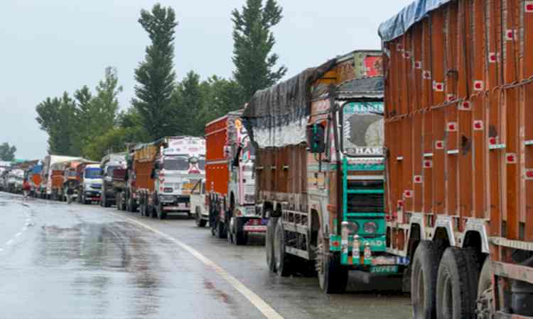 Jammu-Srinagar highway closed for 2nd consecutive day, all Yatras in J&K suspended for 6th day
