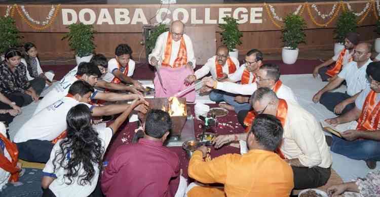 दोआबा कॉलेज में पवित्र हवन यज्ञ ‘दीक्षा आरम्भ’ के साथ नए शैक्षणिक सत्र का आरम्भ 