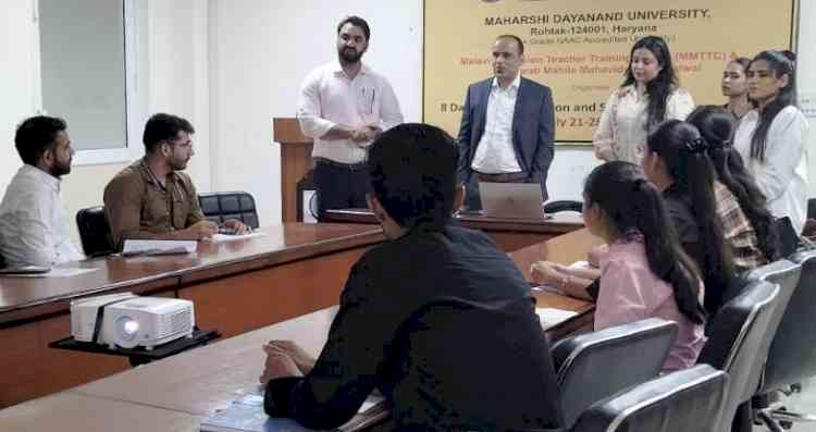 कैंपस प्लेसमेंट ड्राइव में बिजनेस ग्रोथ एग्जीक्यूटिव पद के लिए विद्यार्थियों ने साक्षात्कार दिए