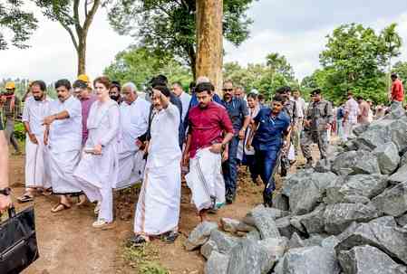 Kerala: Priyanka Gandhi visits Wayanad landslide site 