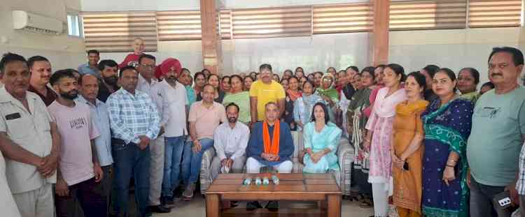 Mid-Day Meal Workers Meet Sanjay Tandon, Call For His Help In Resolution of 'Pending Issues' 
