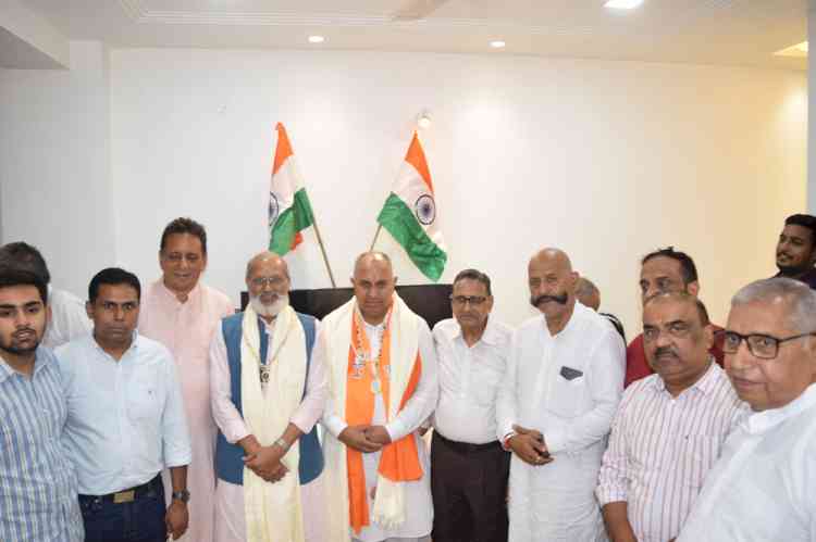 Sunil Maudgil Assumes Charge as BJP Ludhiana District President After Paying Obeisance at Religious Places, Listens to 'Mann Ki Baat'