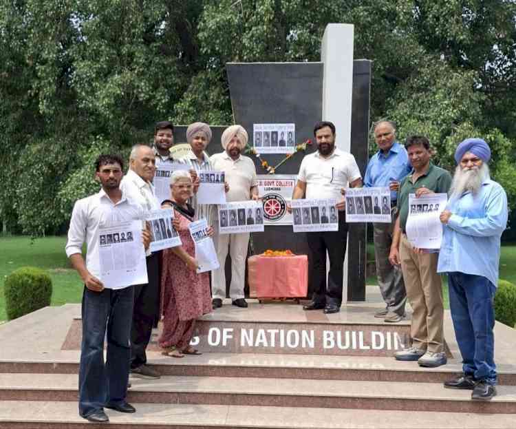 Martyrs paid floral tributes at SCD Government College Ludhiana on Kargil Vijay Diwas