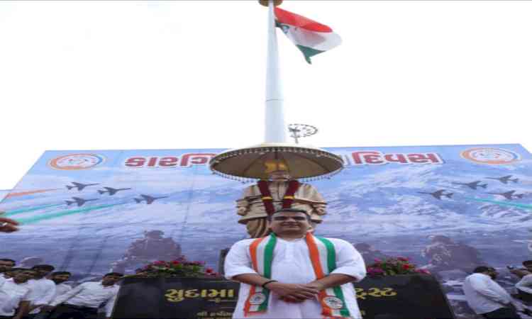 Gujarat: 100-foot Tricolour hoisted, Sardar Patel statue unveiled in Surat on Kargil Vijay Diwas